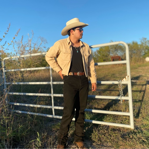 Meet your Posher, Leo - Picture 1 of 4